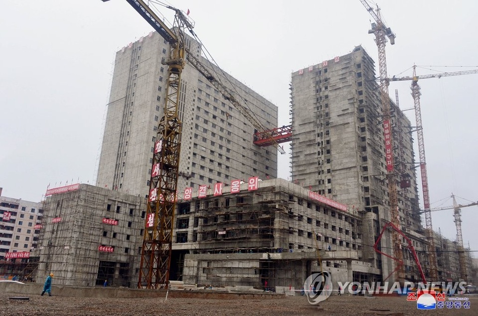 “Giải mã” cơn giận dữ của ông Kim Jong-un khi thị sát công trình bệnh viện - 2 “Giải mã” cơn giận dữ của ông Kim Jong-un khi thị sát công trình bệnh viện - 2