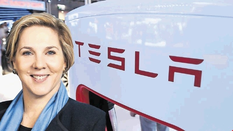 Robyn Denholm là người đã thay Elon Musk ngồi vào chiếc ghế Chủ tịch của hãng xe điện Tesla (Ảnh: SquareSpace).