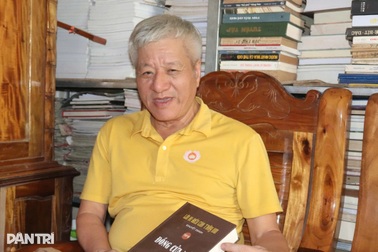 Người đàn ông dành cả đời viết sách để giữ lại văn hóa Thái