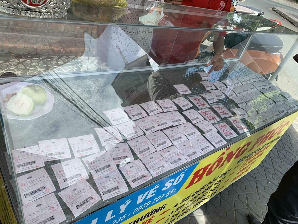 Sau cách ly xã hội đã xuất hiện thêm 3 tỷ phú Vietlott, người chơi tiếp tục săn Jackpot gần 154 tỷ đồng - 2 Sau cách ly xã hội đã xuất hiện thêm 3 tỷ phú Vietlott, người chơi tiếp tục săn Jackpot gần 154 tỷ đồng - 2