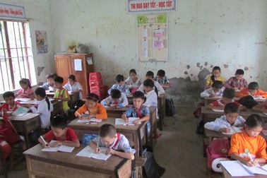 Trường học xuống cấp, trẻ em thiệt thòi