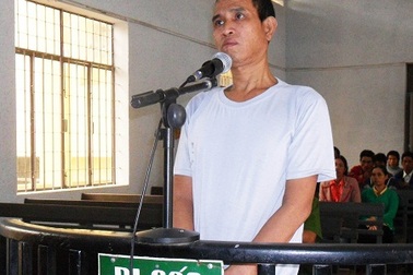 Giọt nước mắt muộn màng của kẻ giết vợ lĩnh án 15 năm tù