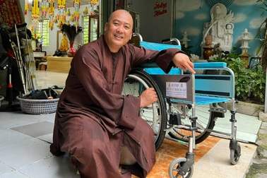 Sư thầy ở TPHCM hồi sinh cả nghìn "đôi chân" cho người khuyết tật