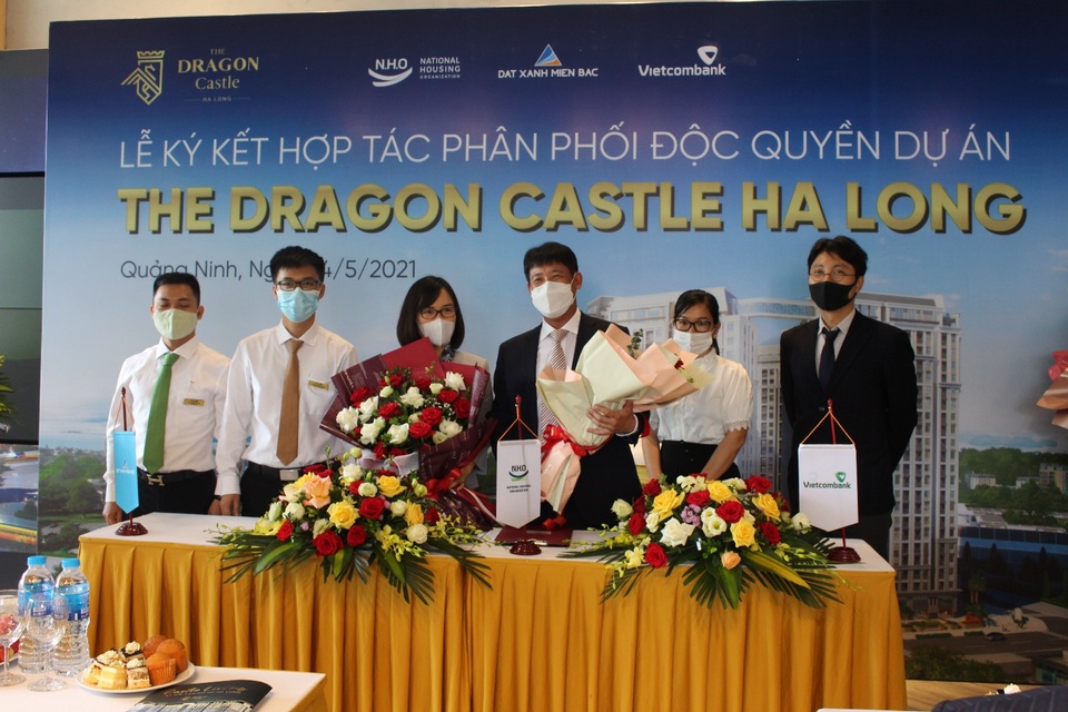 Lễ ký kết hợp tác phân phối độc quyền dự án The Dragon Castle Hạ Long - 2 Lễ ký kết hợp tác phân phối độc quyền dự án The Dragon Castle Hạ Long - 2