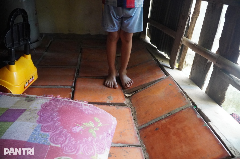 Quan chức đắm đò dưới mỏ cát sai phạm, dân khốn khổ lo sạt lở mất nhà - 2 Quan chức đắm đò dưới mỏ cát sai phạm, dân khốn khổ lo sạt lở mất nhà - 2