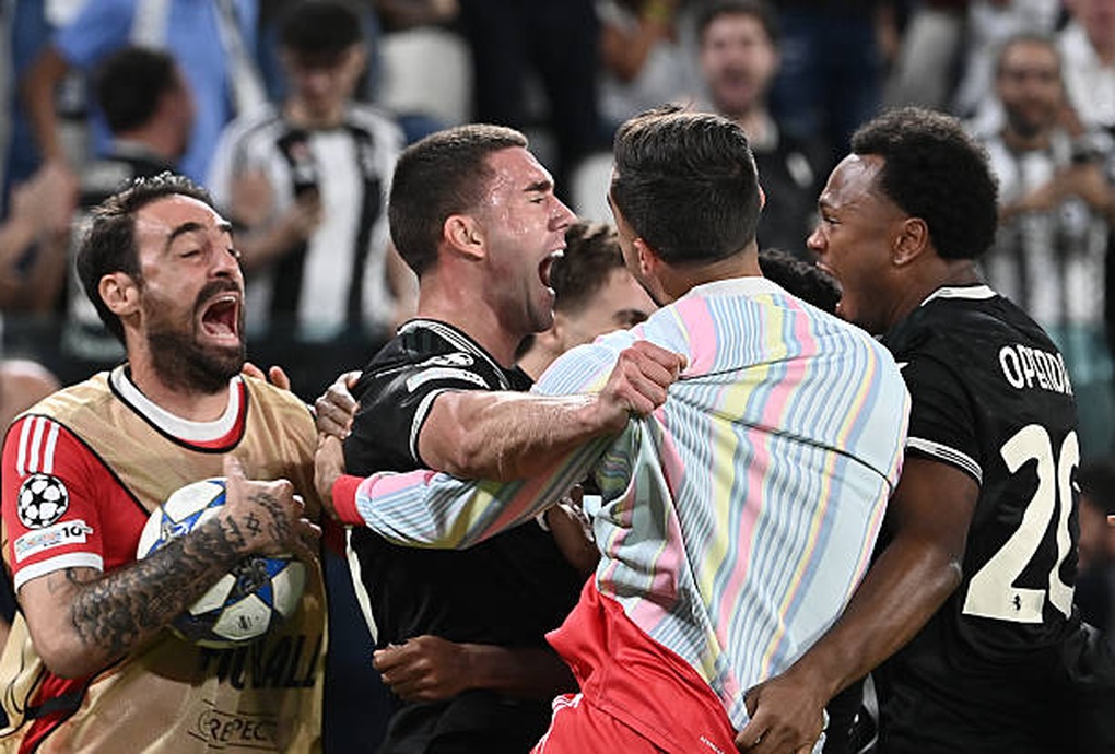 Rượt đuổi tỷ số nghẹt thở, Juventus hòa Dortmund trong trận cầu 8 bàn thắng - 2 Rượt đuổi tỷ số nghẹt thở, Juventus hòa Dortmund trong trận cầu 8 bàn thắng - 2