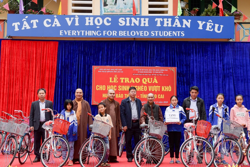 Những chiếc xe đạp trong mơ tới tay học sinh nghèo vượt khó vùng cao - 6 Những chiếc xe đạp trong mơ tới tay học sinh nghèo vượt khó vùng cao - 6