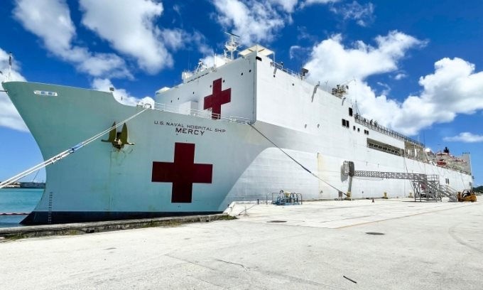 Tàu bệnh viện USNS Mercy thuộc Bộ Tư lệnh hải vận quân sự Hoa Kỳ 