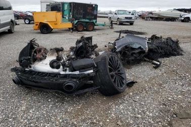 Siêu xe McLaren bị cháy thành tro vẫn được rao bán