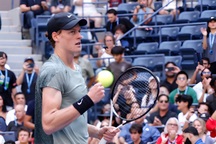 Sinner tránh "vết xe đổ" của Djokovic, Alcaraz tại US Open