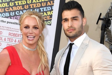 Britney Spears đẹp đôi bên Sam Asghari