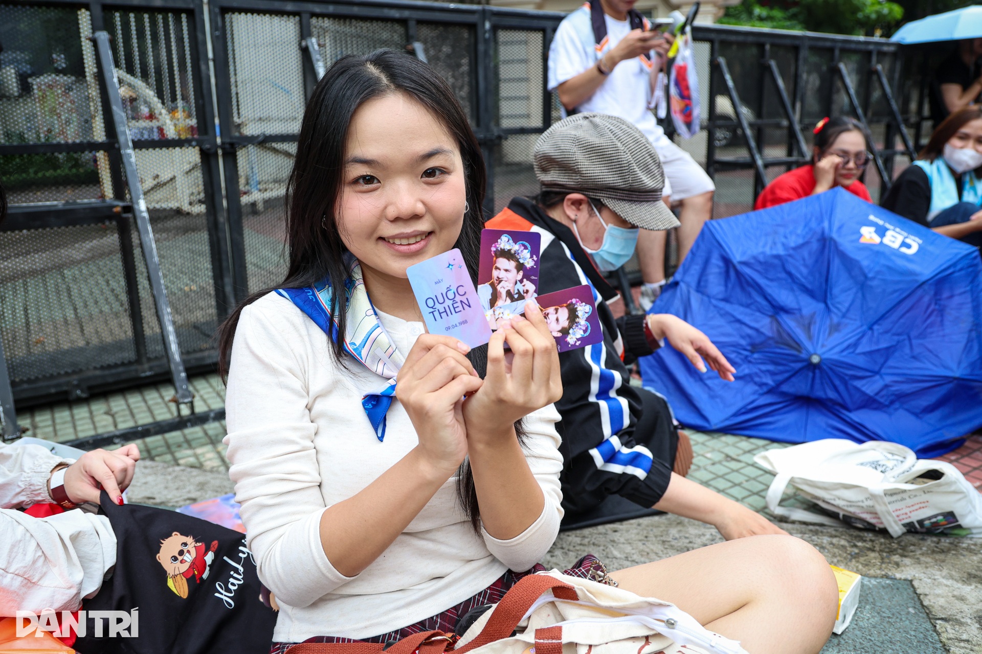 Khán giả Hà Nội, Lâm Đồng vượt đường xa ủng hộ Tôi! Người Việt Nam - 8 Khán giả Hà Nội, Lâm Đồng vượt đường xa ủng hộ Tôi! Người Việt Nam - 8