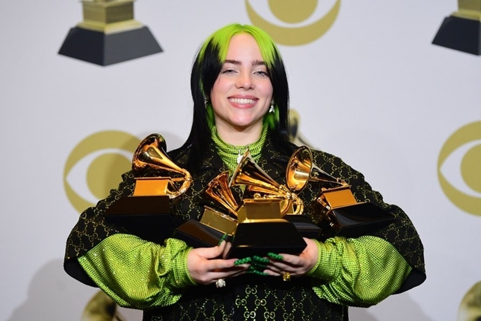 Billie Eilish xấu hổ khi nhận giải Grammy | Báo Dân trí