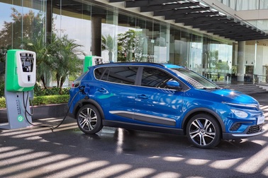 VinFast VF e34 chốt lịch ra mắt, thúc đẩy xe điện tại Việt Nam