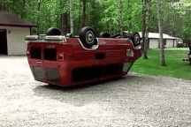 Xem ô tô đi chổng ngược trên đường