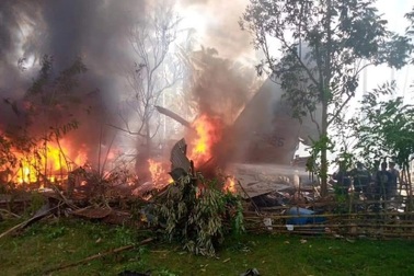 Phút cuối của máy bay Philippines trước khi rơi khiến 50 người chết