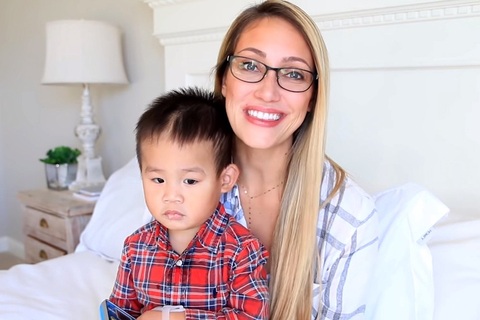 Youtuber nổi tiếng gây phẫn nộ vì lợi dụng trẻ bị tự kỷ để “câu view”