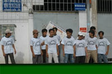 Công nhân công ty này kéo tới công ty khác... đòi lương!