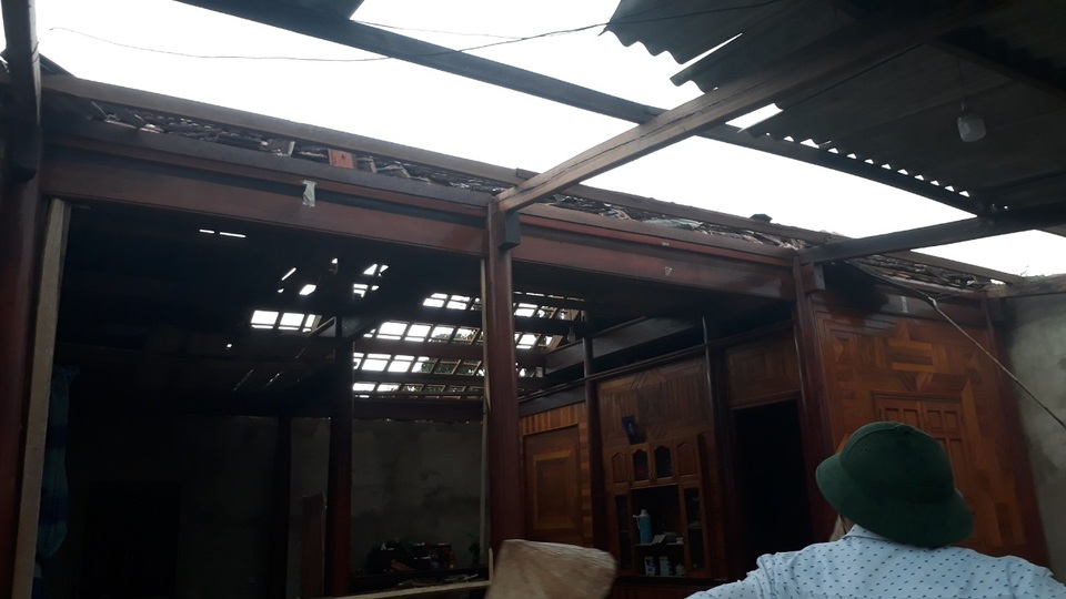 Cận cảnh cả trăm ngôi nhà tan hoang sau trận lốc xoáy - 10 Cận cảnh cả trăm ngôi nhà tan hoang sau trận lốc xoáy - 10