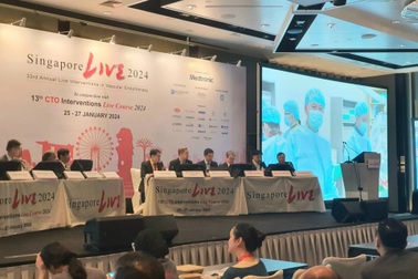 Bác sĩ Việt thực hiện ca can thiệp tim phức tạp, trình chiếu sang Singapore