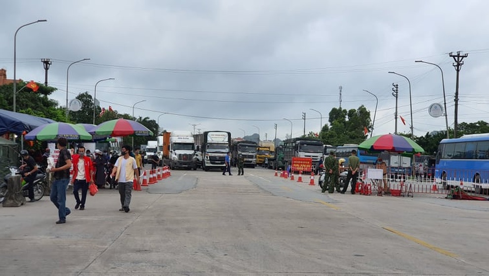Quảng Ninh phát hiện một giám định viên xăng dầu dương tính với SARS-CoV-2 - 1 Quảng Ninh phát hiện một giám định viên xăng dầu dương tính với SARS-CoV-2 - 1