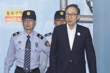 Cựu tổng thống Hàn Quốc than phiền về cuộc sống khó khăn trong tù