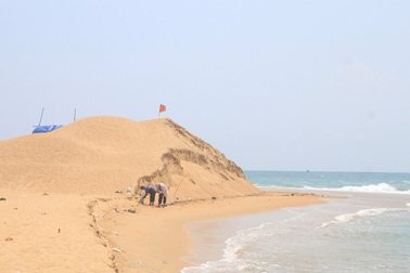 25 tỷ đồng khơi thông cửa biển, “giải cứu” tàu nằm bờ