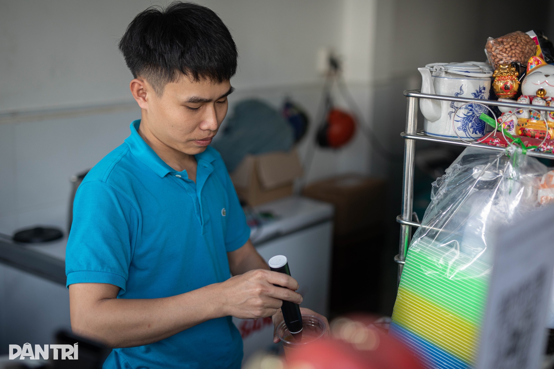 Tài xế xe điện mê mẩn mô hình cà phê kiêm trạm sạc ở TPHCM - 12 Tài xế xe điện mê mẩn mô hình cà phê kiêm trạm sạc ở TPHCM - 12