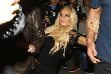Jessica Simpson say xỉn trong ngày sinh nhật