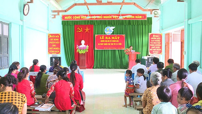 Lễ ra mắt nhóm cha mẹ về chăm sóc và phát triển trẻ thơ từ 0-8 tuổi ở thôn Nà Thoi, xã Xuân Quang, huyện Chiêm Hoá, tỉnh Tuyên Quang. Ảnh: An Nhiên