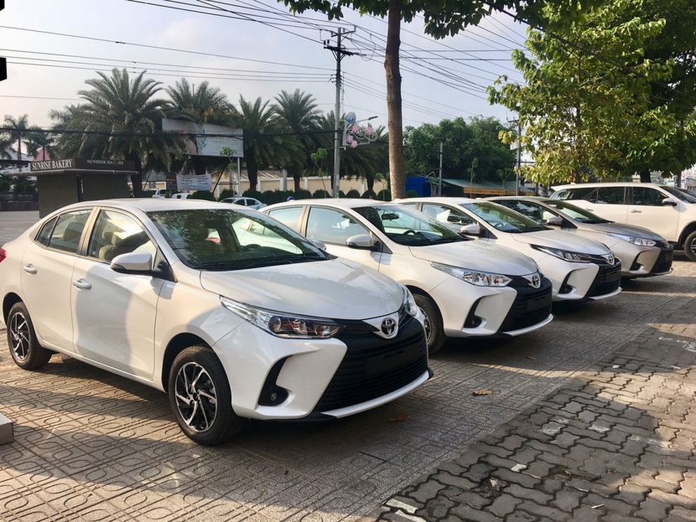 Toyota Fortuner ưu đãi 60 triệu đồng tại đại lý, Vios cũng giảm giá - 2 Toyota Fortuner ưu đãi 60 triệu đồng tại đại lý, Vios cũng giảm giá - 2