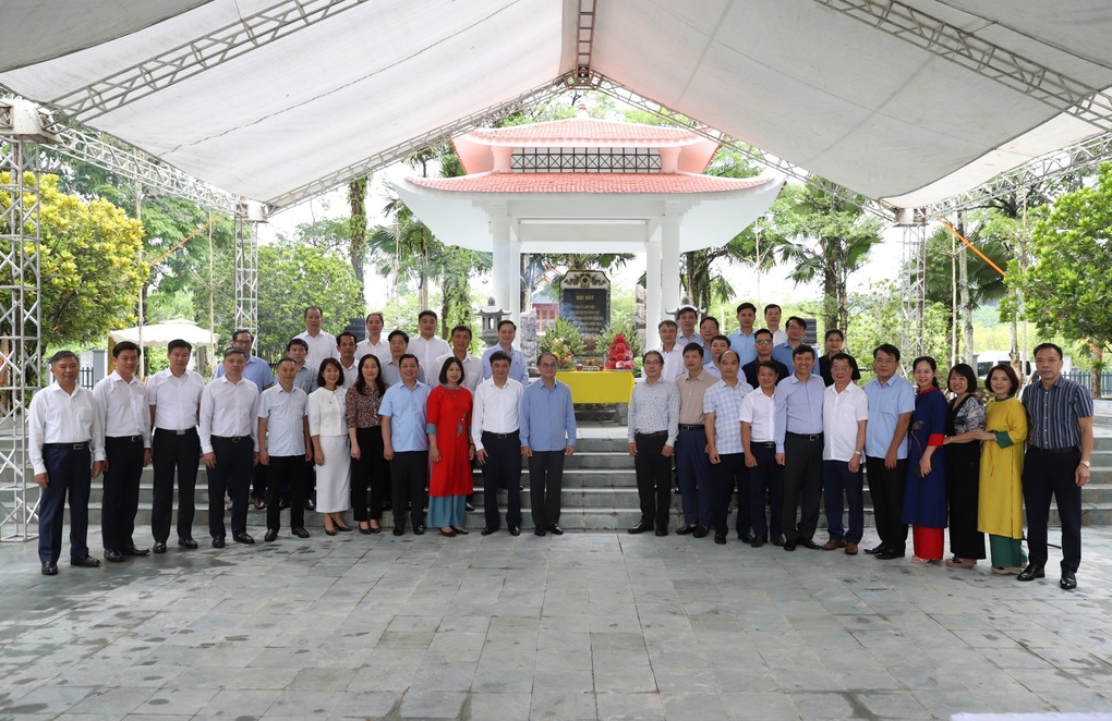 Lãnh đạo, cán bộ Bộ Nội vụ thăm, ôn lịch sử ngành nơi thủ đô kháng chiến - 3 Lãnh đạo, cán bộ Bộ Nội vụ thăm, ôn lịch sử ngành nơi thủ đô kháng chiến - 3