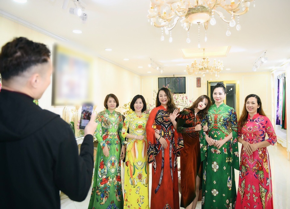 NTK Đỗ Trịnh Hoài Nam tự tay vào bếp, trang trí nhà cửa đón Tết - 4 NTK Đỗ Trịnh Hoài Nam tự tay vào bếp, trang trí nhà cửa đón Tết - 4
