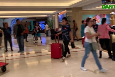 Văn Hậu chia tay đồng đội, bay thẳng về Hà Lan hội quân cùng Heerenveen