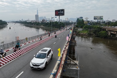 Ô tô được qua cầu Bình Triệu 1 trở lại từ sáng nay