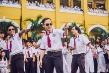 Thầy cô nhảy Flashmob tặng học sinh ngày đầu tuần