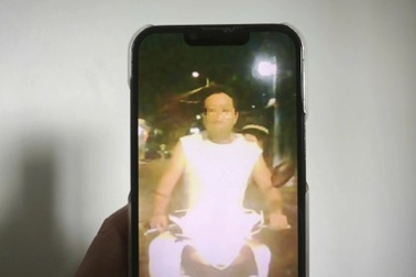 Người đàn ông chặn đầu ô tô, tụt quần khiêu khích tài xế ở TPHCM