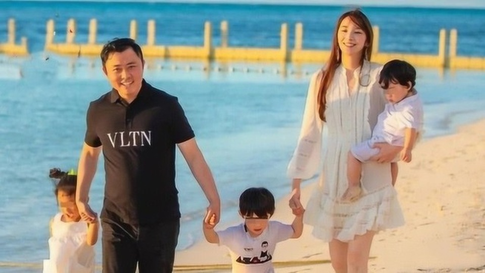 Bạn trai đại gia của siêu mẫu Ngô Bội Từ bị kiện vì trốn nợ - 2 Bạn trai đại gia của siêu mẫu Ngô Bội Từ bị kiện vì trốn nợ - 2