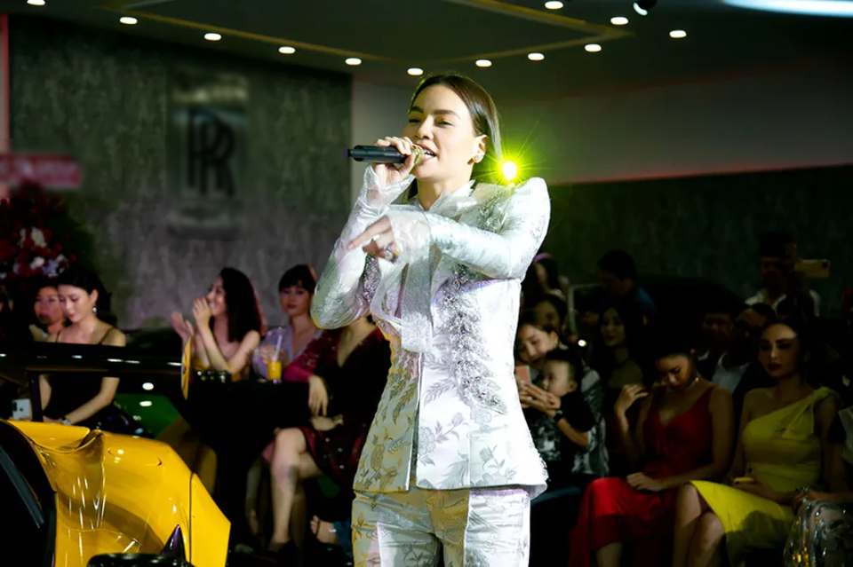 Hồ Ngọc Hà: “Đừng vội tự mãn vì cuộc đời có lên có xuống” - 2 Hồ Ngọc Hà: “Đừng vội tự mãn vì cuộc đời có lên có xuống” - 2