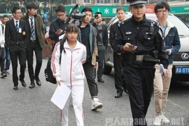 Cô gái 19 tuổi rao bán trinh tiết hơn 650 triệu đồng để cứu anh trai bị ung thư