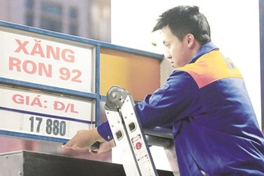 Xăng dầu giảm kỷ lục, cước vận tải đứng yên