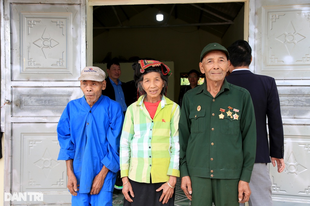Nhà Nhân ái giúp 3 người già yếu an tâm đi qua mưa bão - 10 Nhà Nhân ái giúp 3 người già yếu an tâm đi qua mưa bão - 10