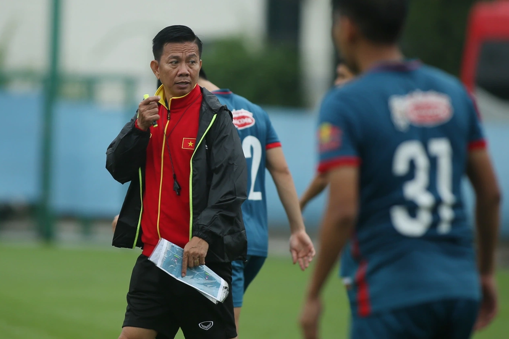Cầu thủ Olympic Việt Nam so sánh HLV Hoàng Anh Tuấn và Philippe Troussier - 1 Cầu thủ Olympic Việt Nam so sánh HLV Hoàng Anh Tuấn và Philippe Troussier - 1