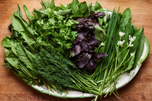 10 lý do vì sao bạn nên ăn rau thơm hằng ngày