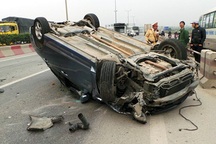 Xế hộp “phơi bụng”, tài xế thuê xe ôm rời khỏi hiện trường