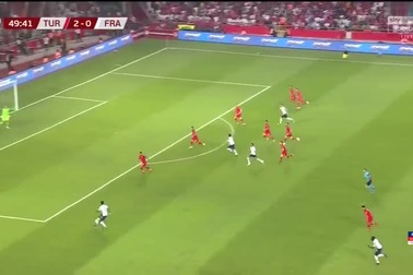 Thổ Nhĩ Kì đè bẹp Pháp 2-0