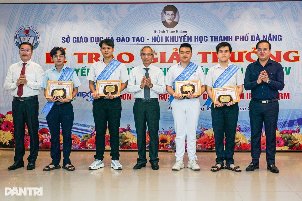 Đà Nẵng trao giải thưởng khuyến tài Huỳnh Thúc Kháng đến 38 học sinh - 1 Đà Nẵng trao giải thưởng khuyến tài Huỳnh Thúc Kháng đến 38 học sinh - 1