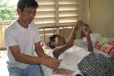 Tiền nhân ái đến với người lính trẻ kém may mắn