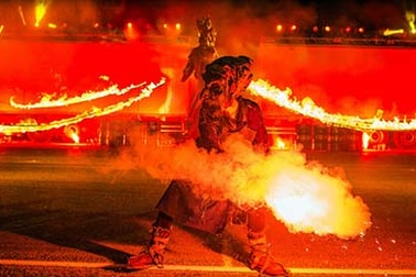 Đêm không ngủ ở “Thánh lễ Đỏ”