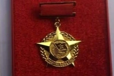 Truy tặng Huy hiệu Tuổi trẻ dũng cảm đối với phi công Trần Ngọc Duy